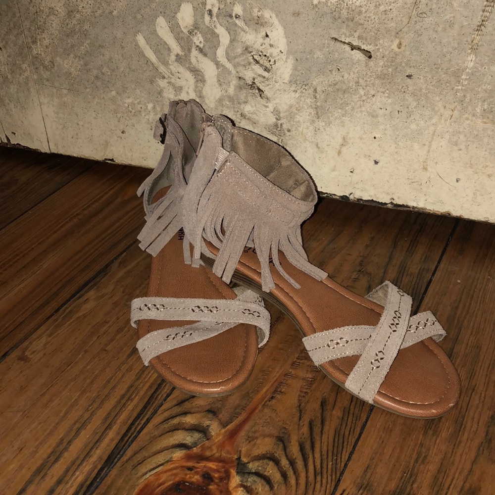 Fringe sandals